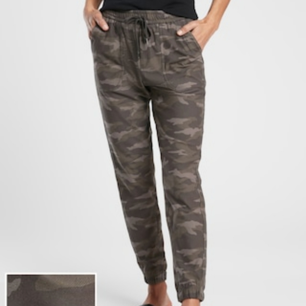 Athleta Camo Farallon Jogger in Black Olive